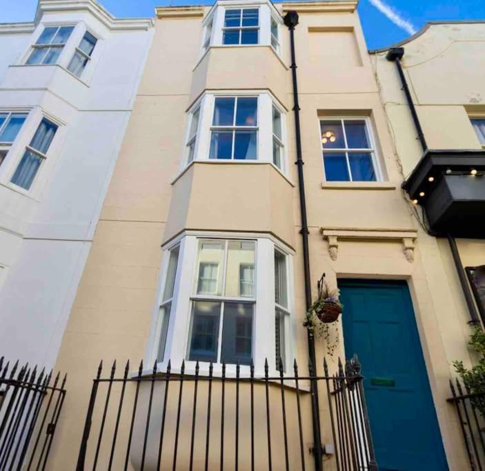 Regency Grade Ii Listed Townhouse By Centre And Hébergement de vacances